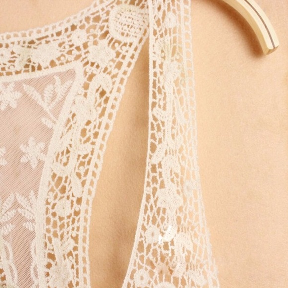 Beautiful delicate lace boho cover up top - Picture 8 of 8